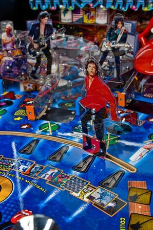 rolling stones pinball machine by stern rolling stones pinball machine by stern